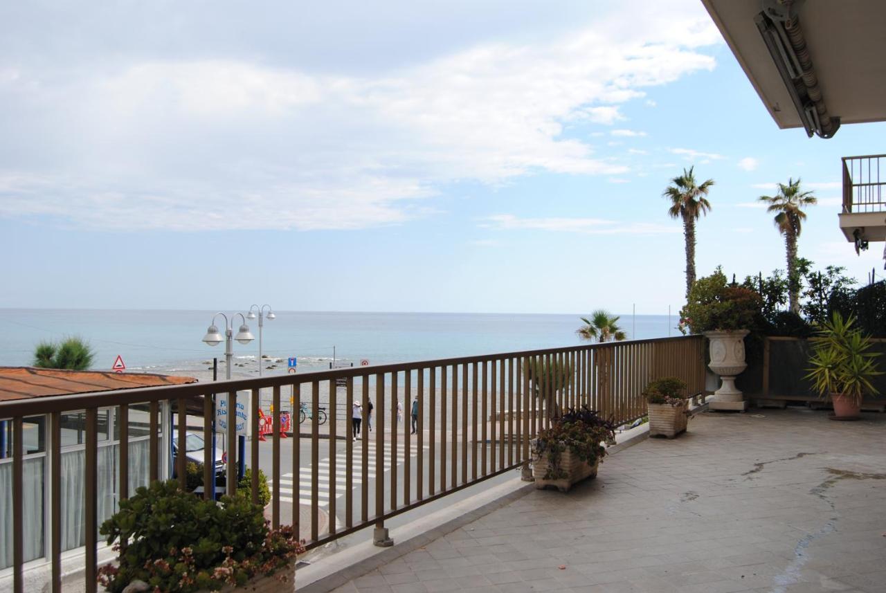 Gaiavacanze Beach Apartment Bordighera Exteriér fotografie