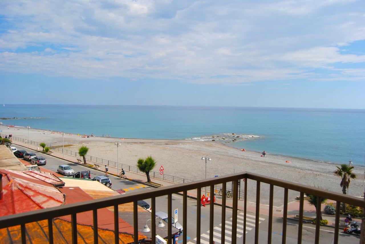 Gaiavacanze Beach Apartment Bordighera Exteriér fotografie