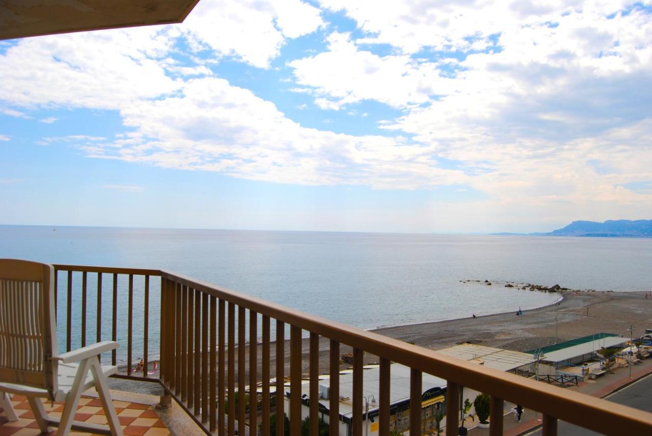 Gaiavacanze Beach Apartment Bordighera Exteriér fotografie
