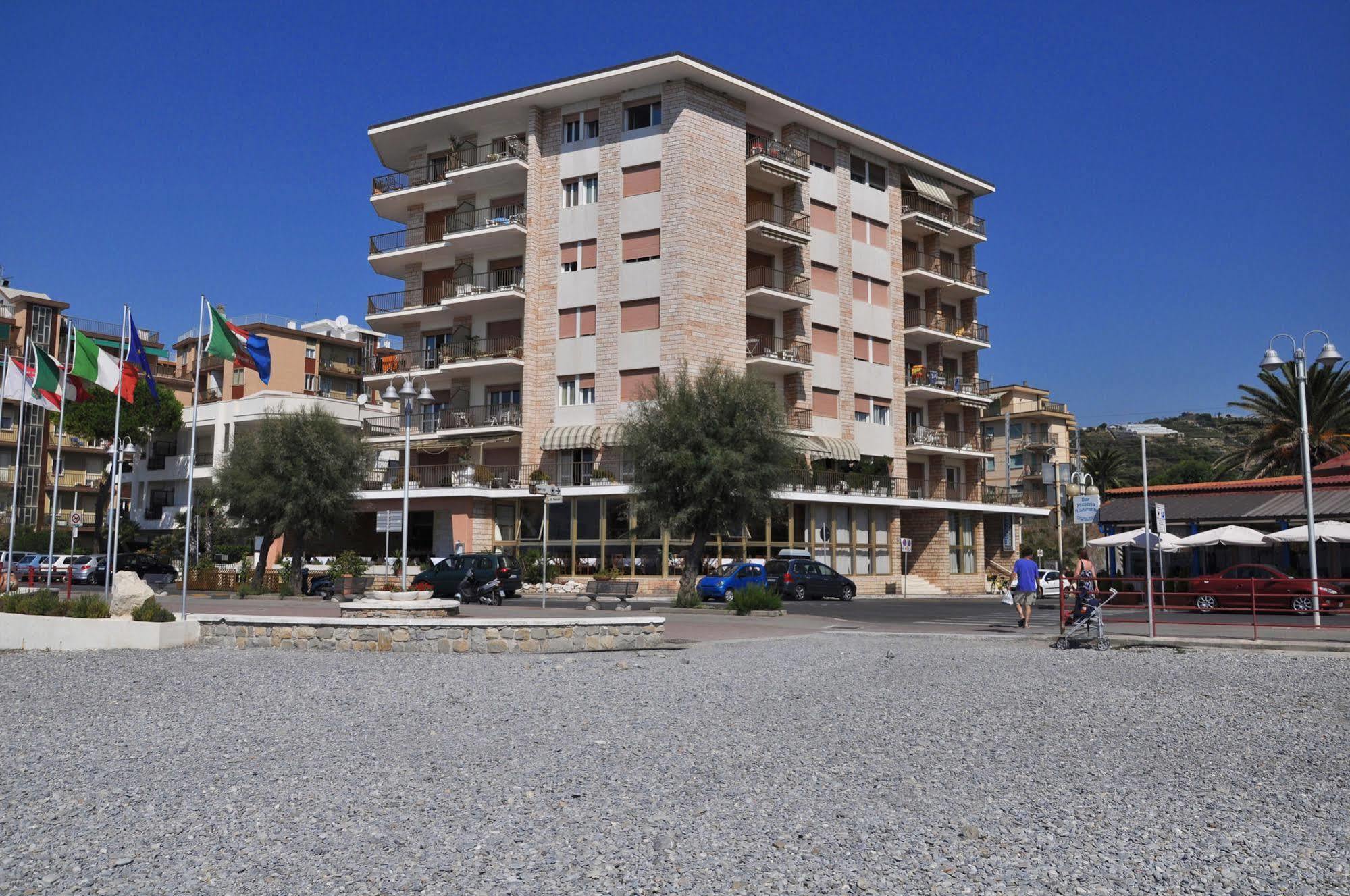 Gaiavacanze Beach Apartment Bordighera Exteriér fotografie